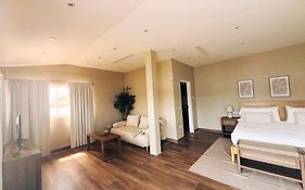 Secret Harbour Boutique Hotel And Marina